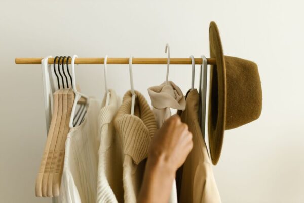 How to Build a Basic Capsule Wardrobe for Effortless Style